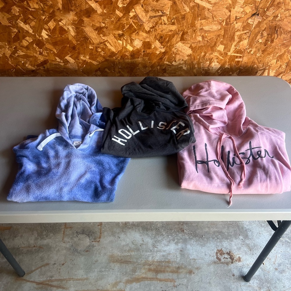 ***Women’s Hollister Pink Hoodie Only***size Small